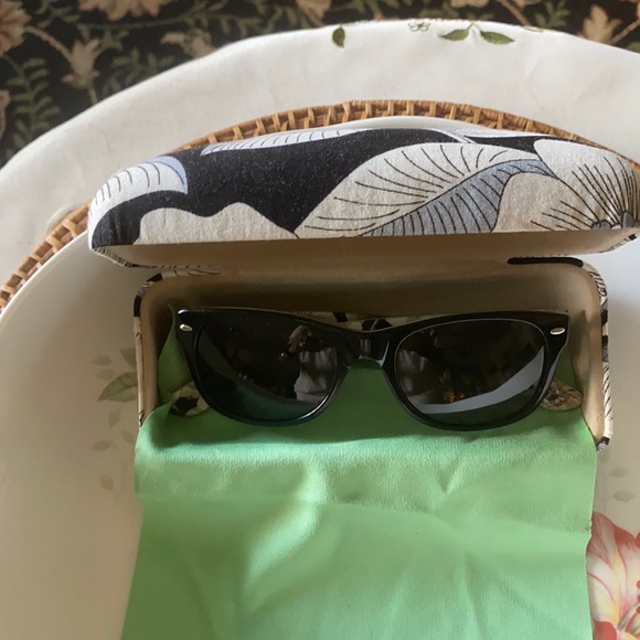 Vera Bradley Accessories - 🌻SALE🌻 Sun shades